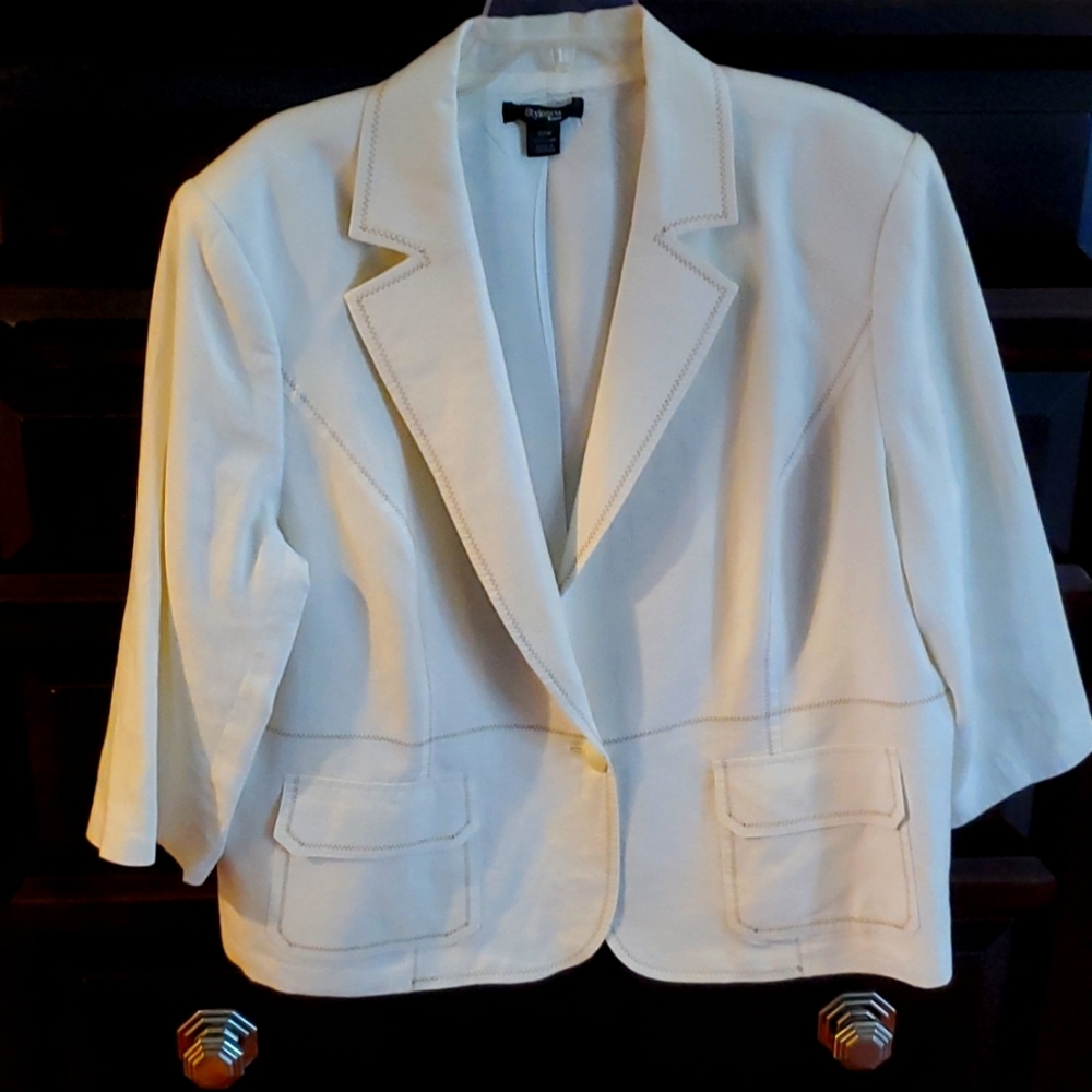 Beautiful 22W White Style&Co Woman Blazer